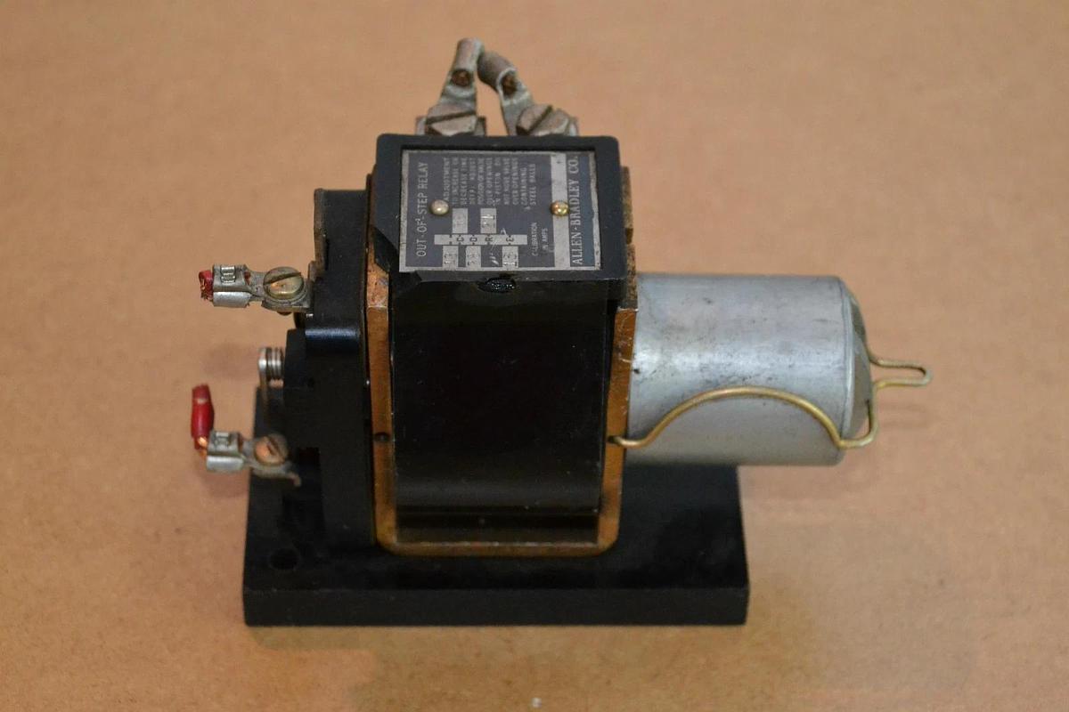Used ALLEN BRADLEY AB OUT OF STEP RELAY OUT-OF-STEP RELAY 43.0 36.0 28.0 21.0 15.0