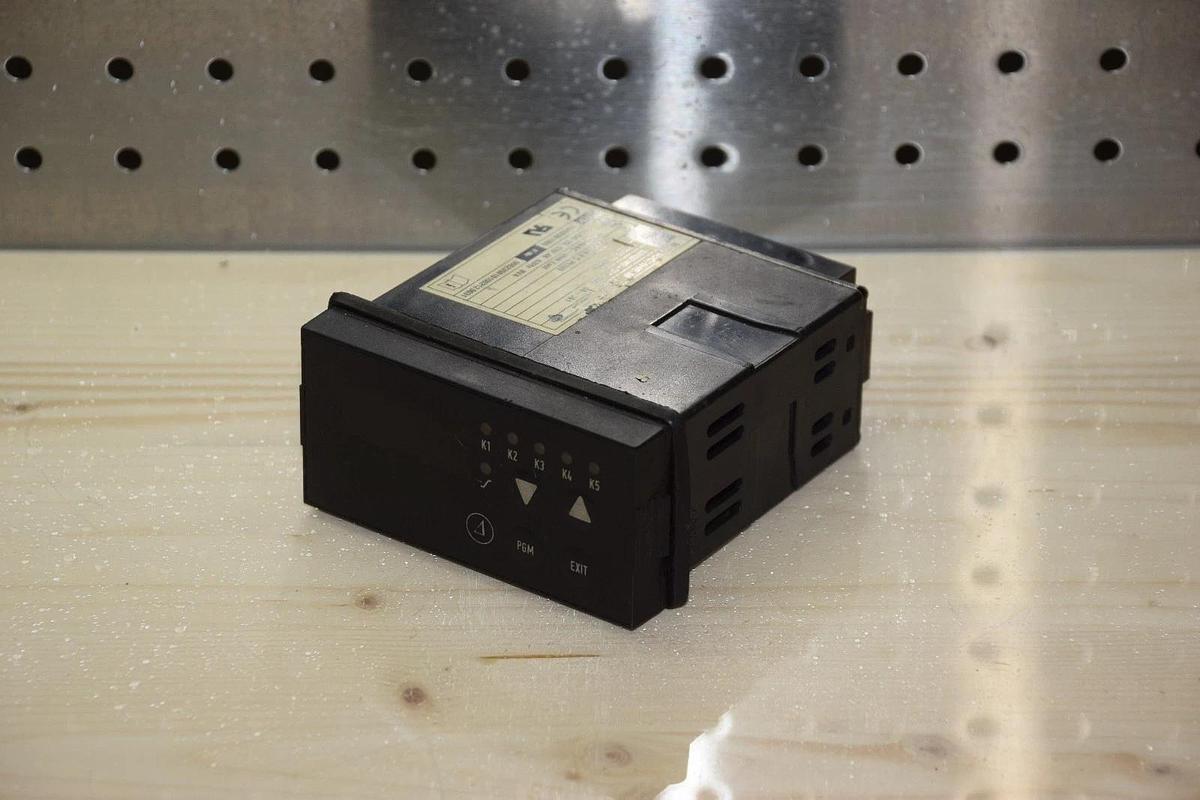 Used M.K.Juchheim Red Lion CONTROLLER 703032/40-001-001-06-101 250VAC 20..53V AC/DC