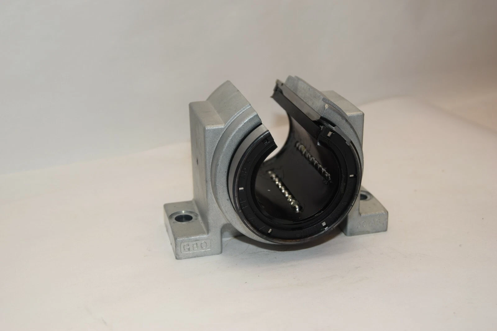 (NEW) INA KGB050-PP-AS Linear Bearing *Chip*