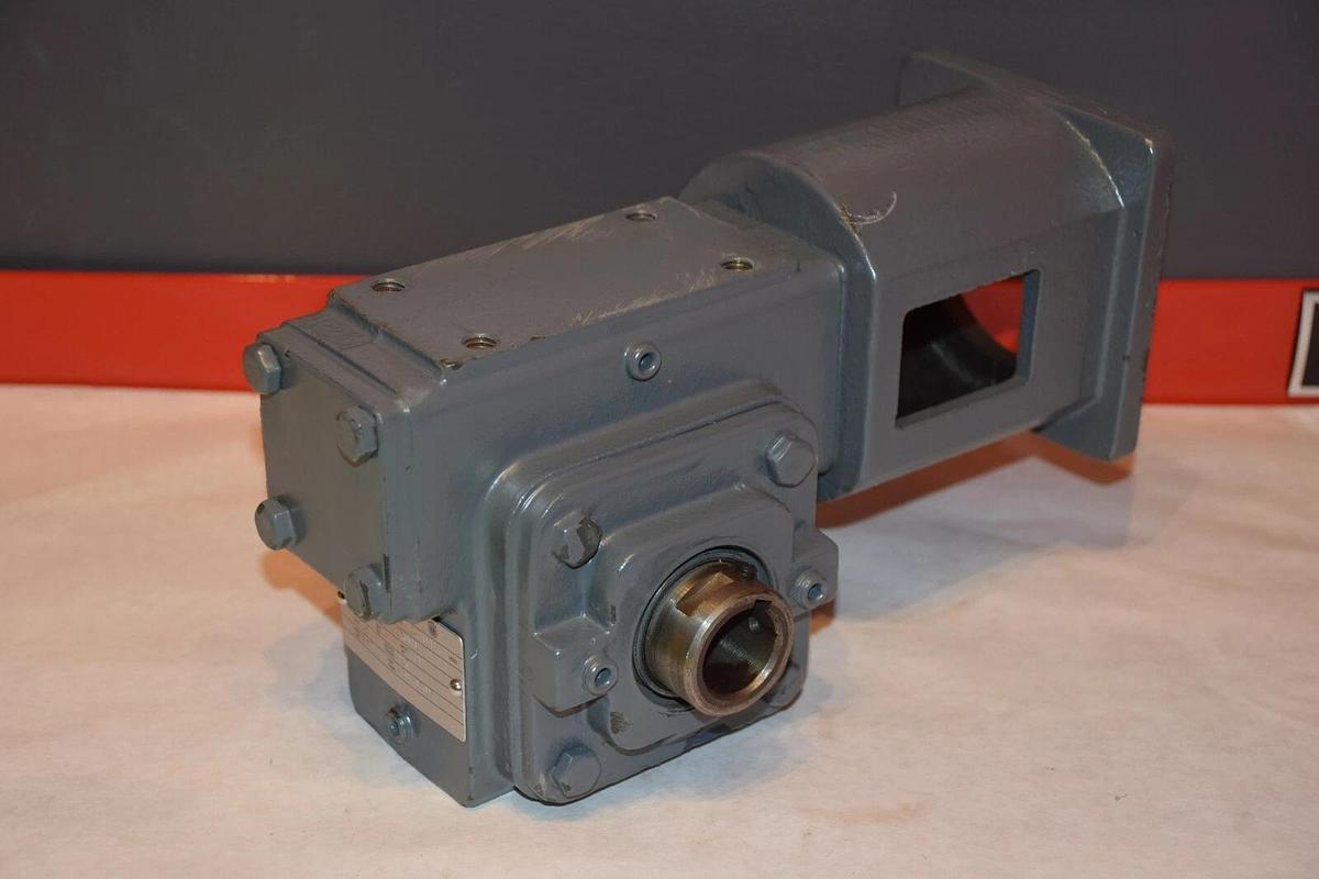 NEW WINSMITH 917CDSNB 917CDSB500X0C1 15 RATIO, 89 HP, 1750 RPM SPEED REDUCER