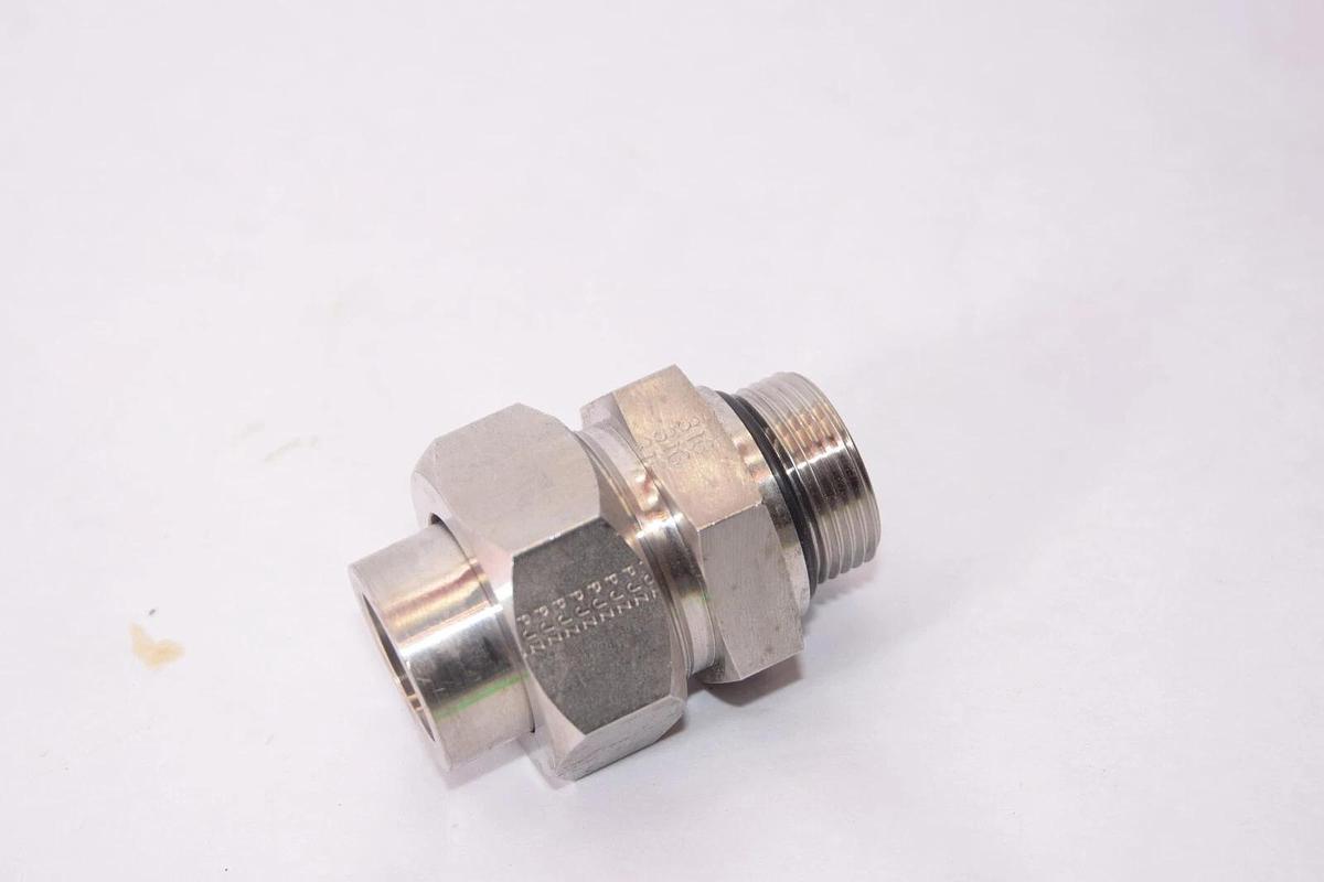 (NEW) SSP PHN 316 SS Stainless S/S Fitting 1" Npt to 1" Socket