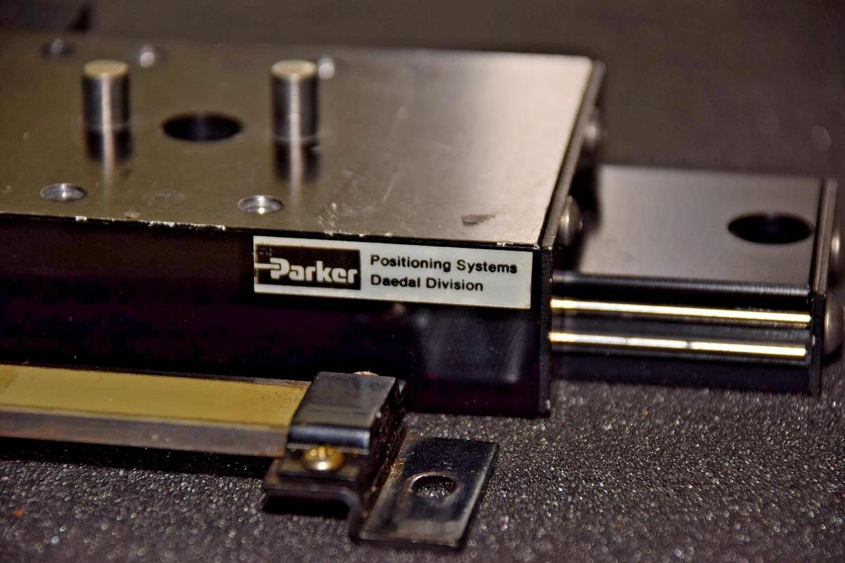 Used PARKER DAEDAL LINEAR SLIDE W/MITUTOYO CALIPER POSITIONING SYSTEM