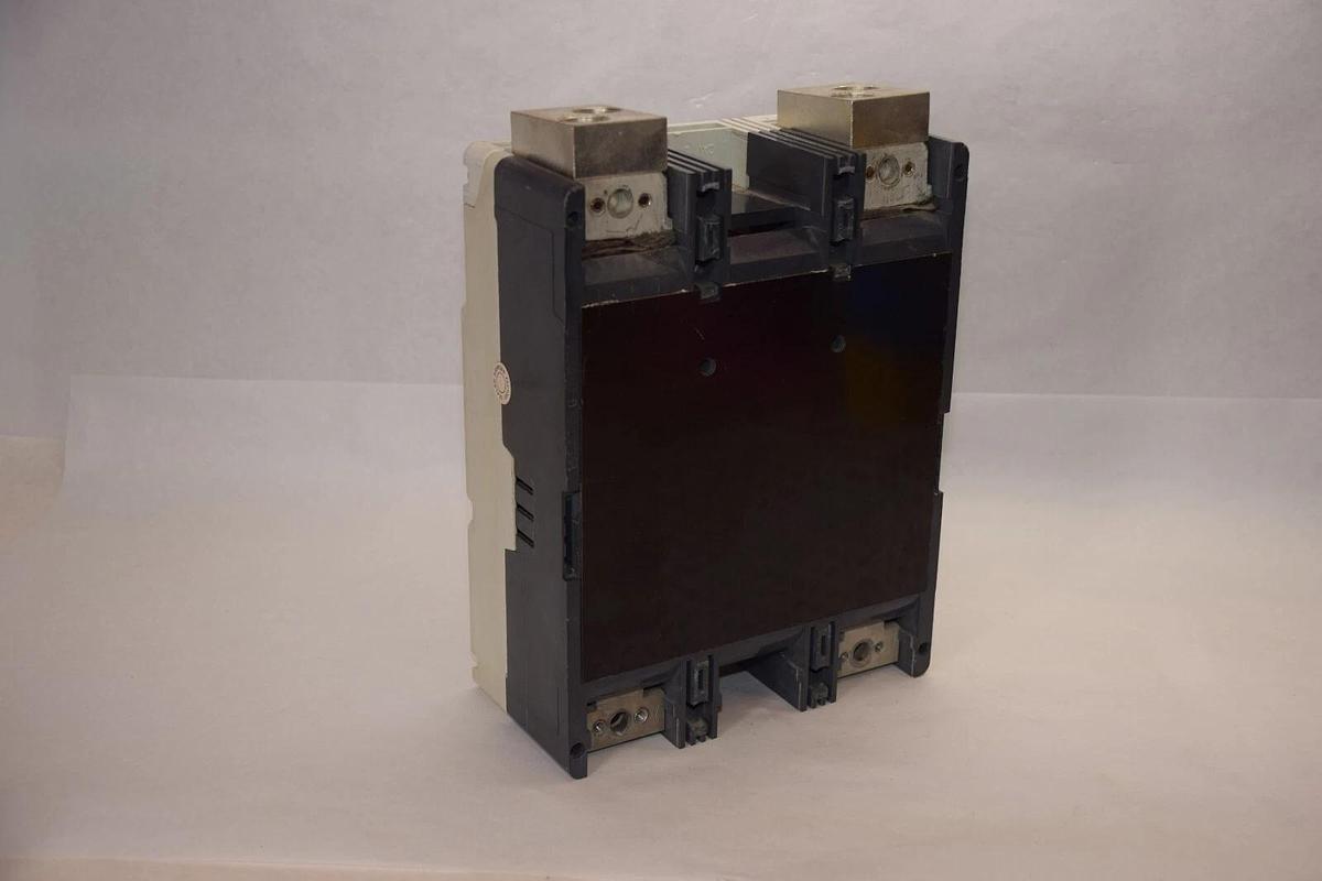 Used CUTLER HAMMER LD2600F , 6633C81G02 600A Amp 2P Circuit Breaker W/LT2600T Trip