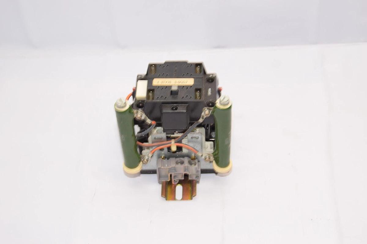 Used SIEMENS 3TC4417-0B 32/29A 2P 600V Contactor 110V 50/60Hz Coil