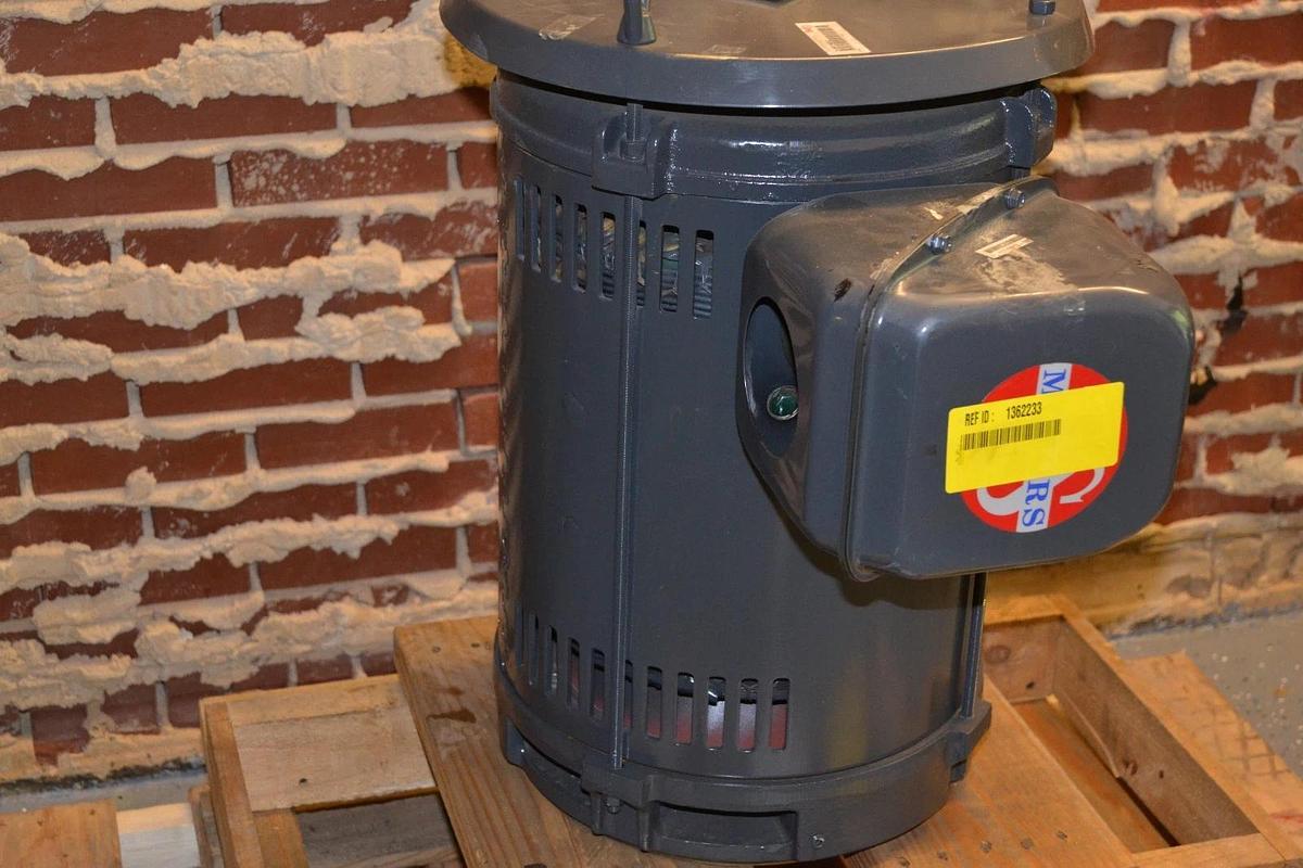 US MOTORS NIDEC VERTICAL MOTOR FDF4 11712813-100 50HP 50 HP 1775rpm 220/240V NEW