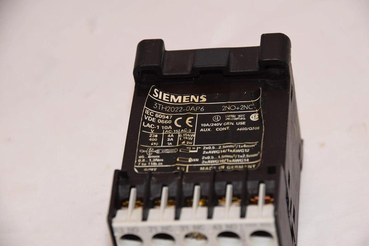 (NEW) SIEMENS 3TH2022-0AP6 240Vac 4Amp Control Relay
