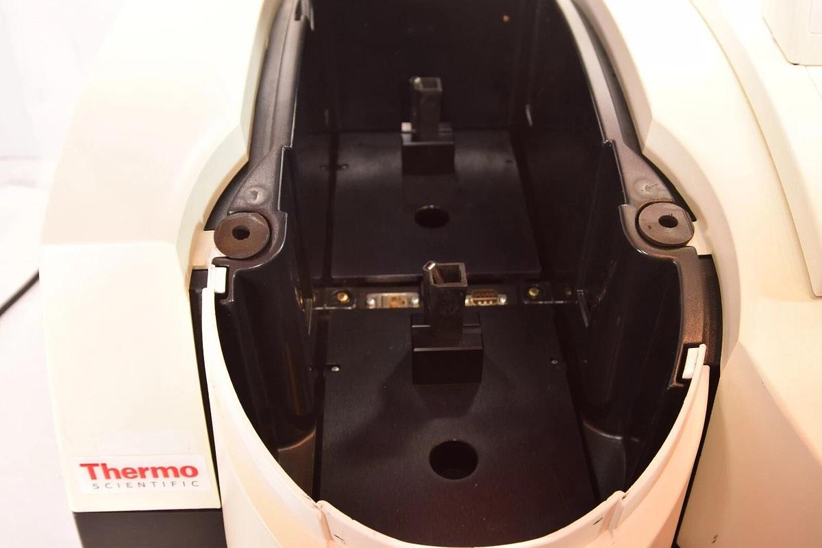 Used Thermo Scientific Evolution 600 LC 10600301  UV-Visible Spetrophotometer