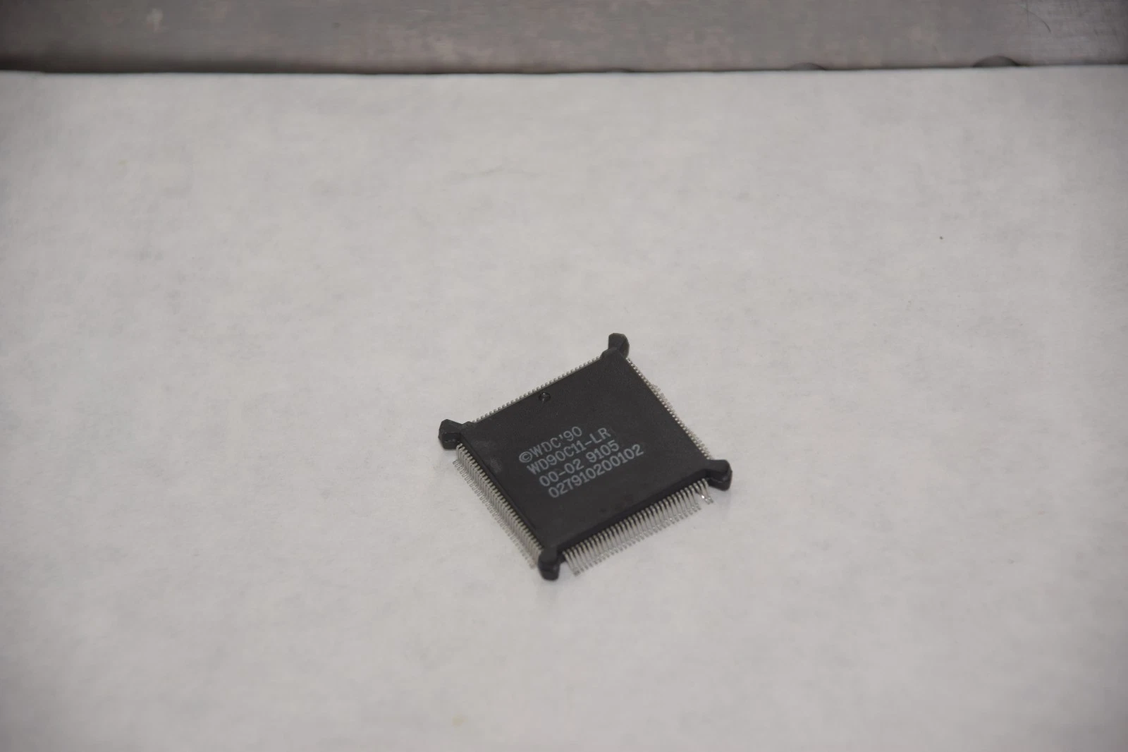 WESTERN DIGITAL WD90C11-LR VIDEO OUTPUT GRAPHICS CONTROLLER NEW