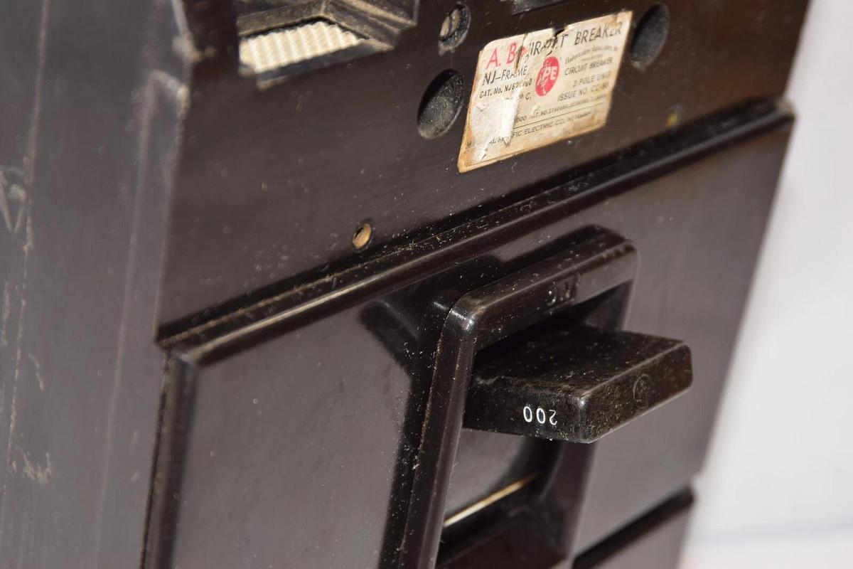 Used FEDERAL PACIFIC / FPE NJ622200 200A Amp 2P Breaker *Chip