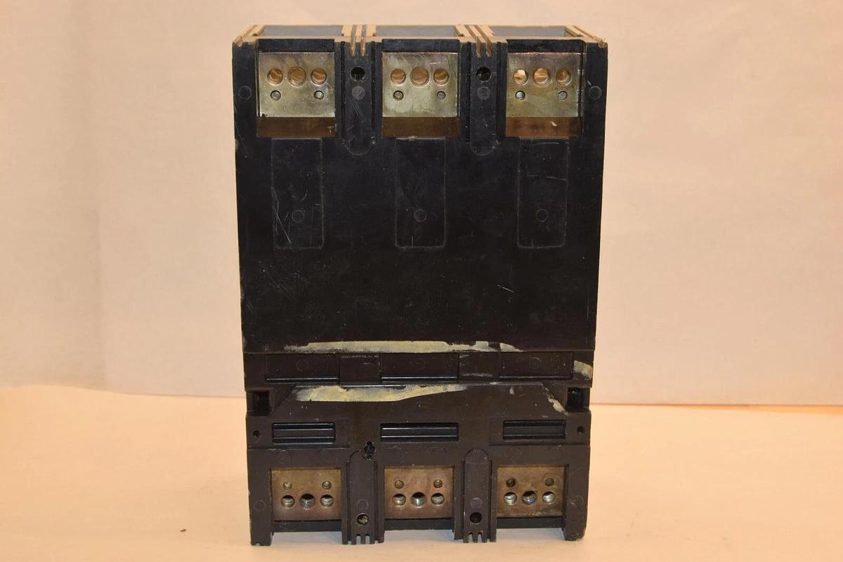 Used Siemens JXD23S400A Molded Switch Case Sentron 400A 400 Amp 400 A 240vac JXD2-A