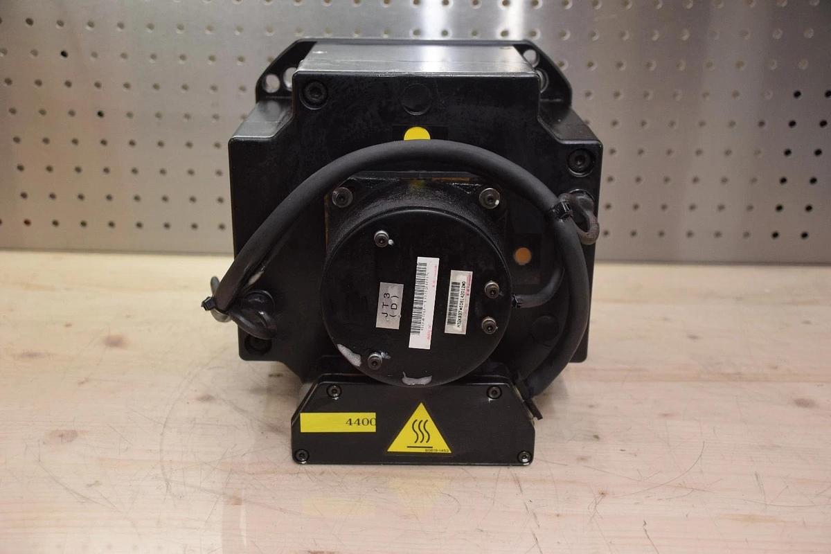 Used Kawasaki Sanyo Denki BL Super Servo Motor P80B22450LCX2A  4.2 KW  2400 RPM