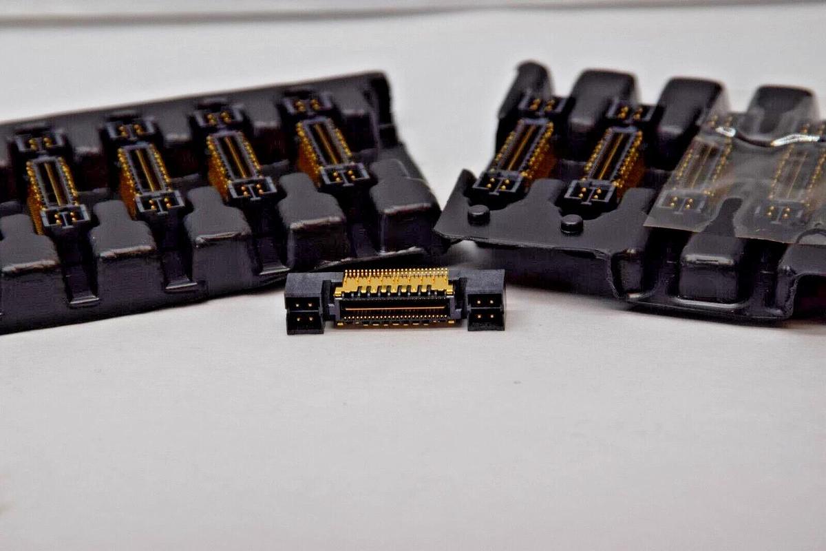 (NEW -Lot 17) 1251-9118 Header 2x8 Pairs Shielded Pitch = 0.635mm Connector