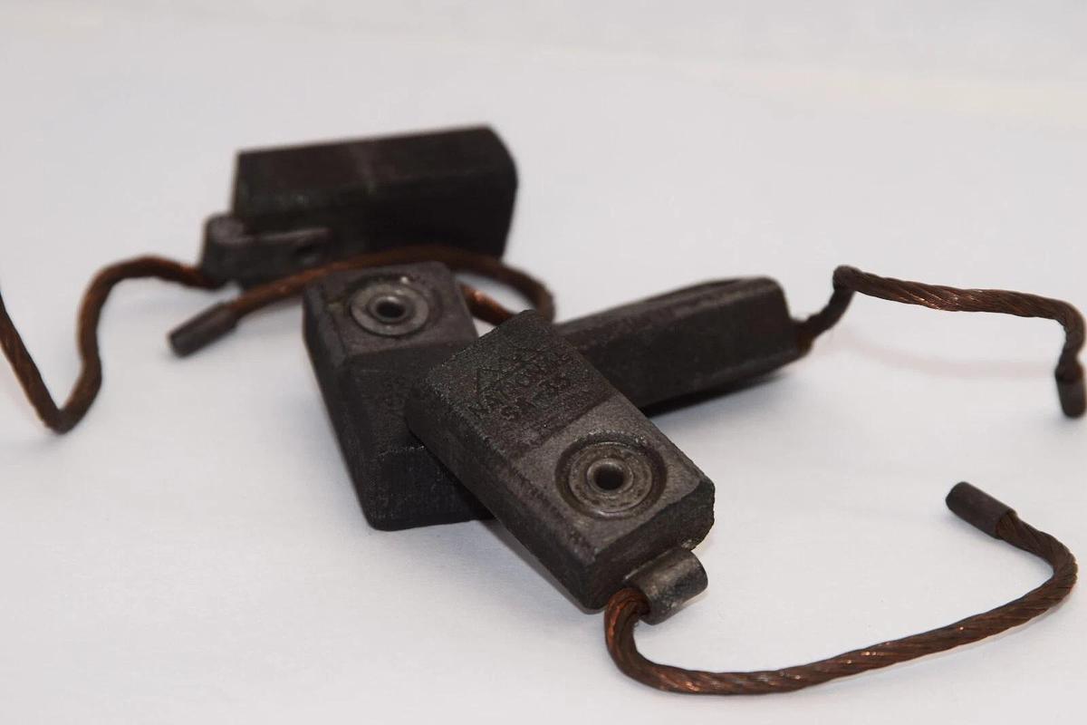 (NEW - Lot of 4) NATIONAL SA35 SA 35 3/4" x 7/16" 1-13/32" Carbon Brush