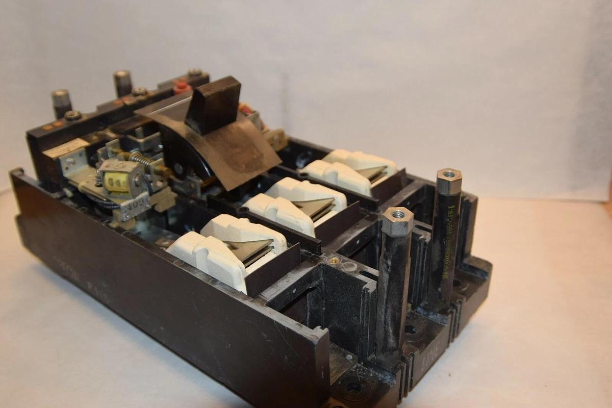 Used General Electric TKMA836T700 700A Breaker