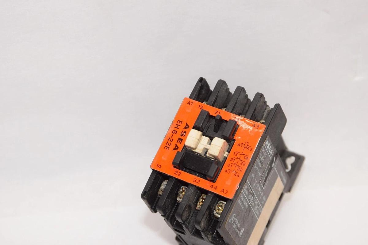 Used ASEA EH6-22E 110/120V , 50/60Hz Coil Control Relay