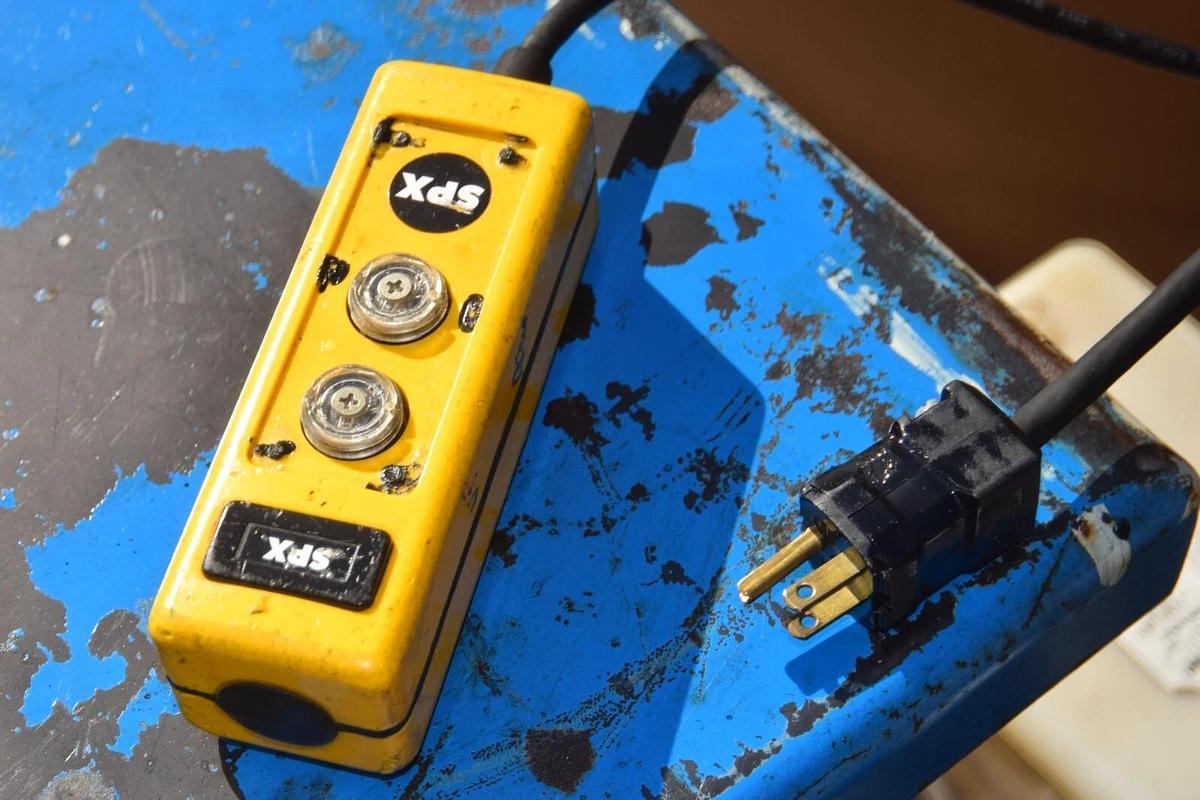 Used Bishamon Hydraulic Lift Table LX50 1,100lb 500kg Capacity 115/208-230v w Pump