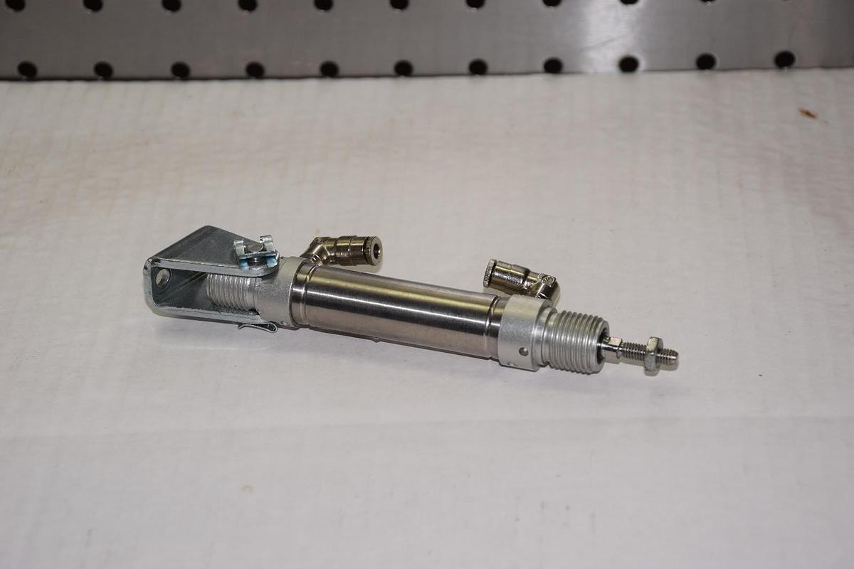 Used FESTO DSNU-5/8-1-PP DSNU5/81PP 5/8" BORE 1" STROKE PNEUMATIC CYLINDER