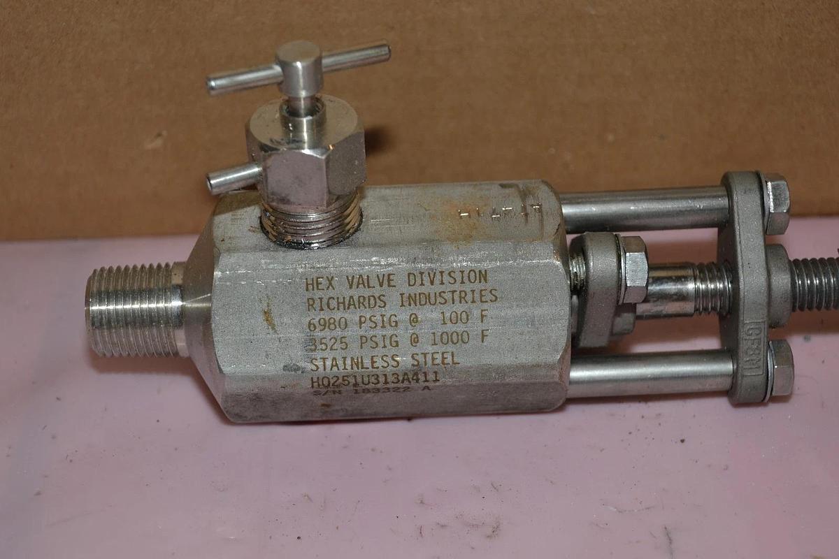 Used RICHARDS INDUSTRIES H0251U313A411 STAINLESS STEEL HEX VALVE DIVISION