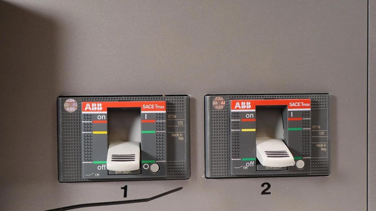 StarLine Track Busway CBMT5GHE55D-(2)L2230R-4DG-M28R30-G01 Tap Box (New)