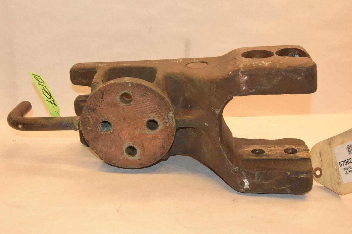 Used GE Connector Pedestal ARC CHUTE Breaker 579629  MAGNE-BLAST  Circuit Breaker