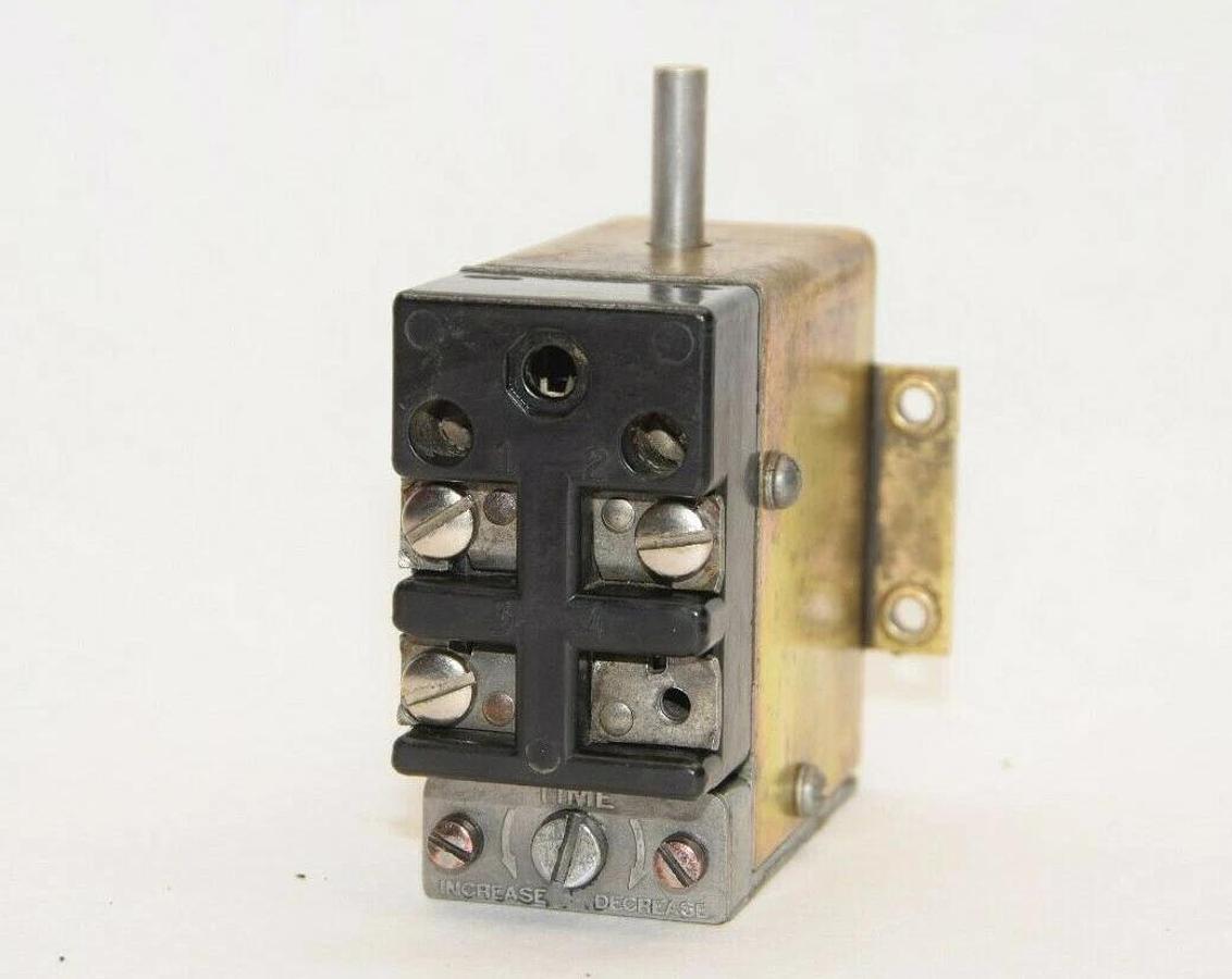 Used ALLEN BRADLEY 1496 X247035 10A Non-Inductive Pilot Duty Timer