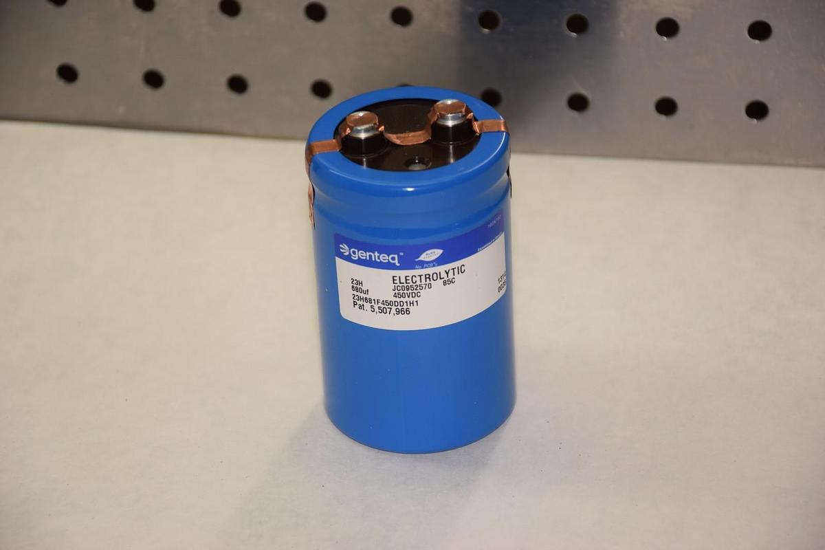GENTEQ 23H681F450DD1H1 JC0952570 450VDC ELECTROLYTIC CAPACITOR NEW