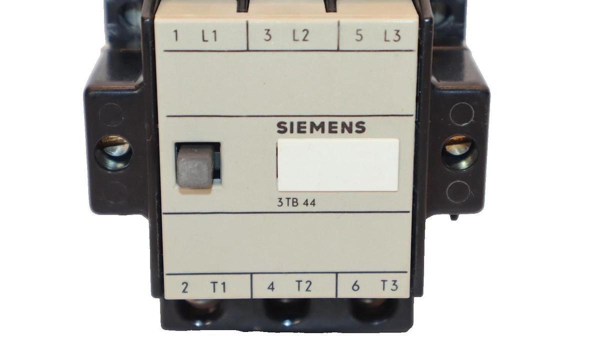 Siemens 3TB44 17-0B 24V Coil 3pole Size 1 Contactor (New)