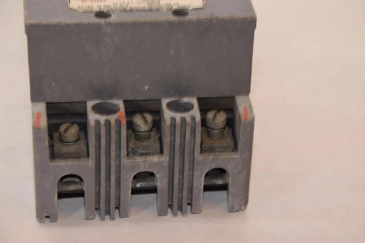 Used WESTINGHOUSE HF3070 70A Amp 3Pole Mark 75 Circuit Breaker *Chip*
