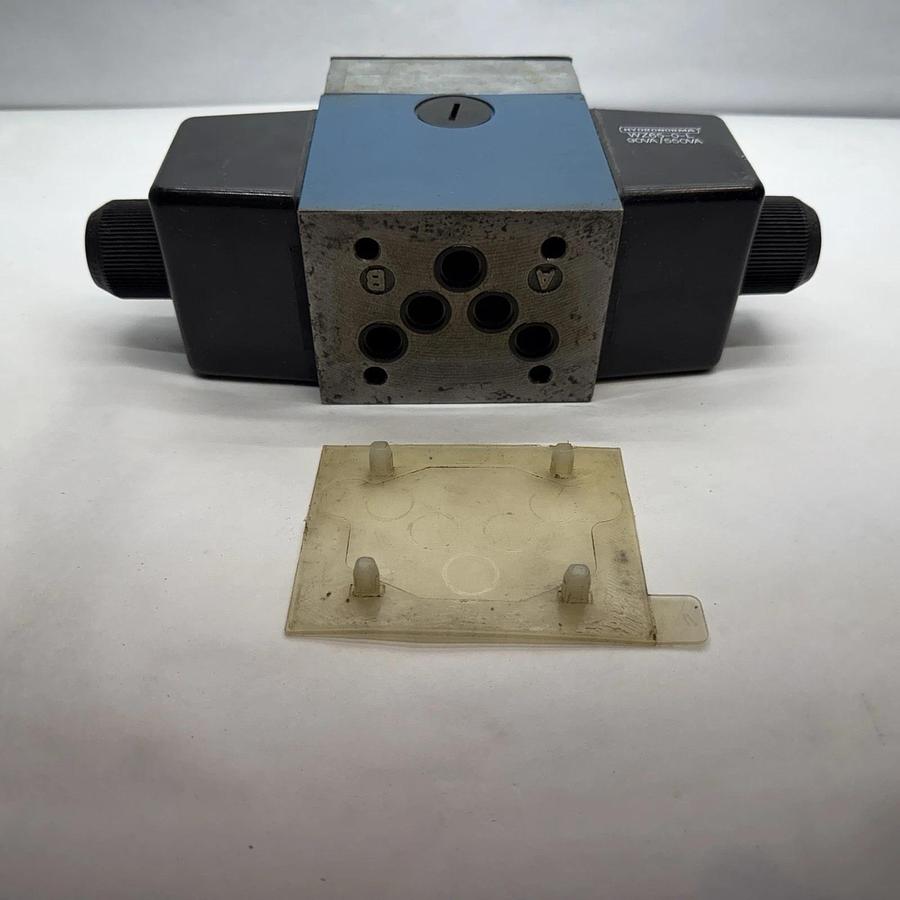 (New) MANNESMANN REXROTH 4WE 10 E32/CW110N9DA  4WE10E32CW110N9DA N15