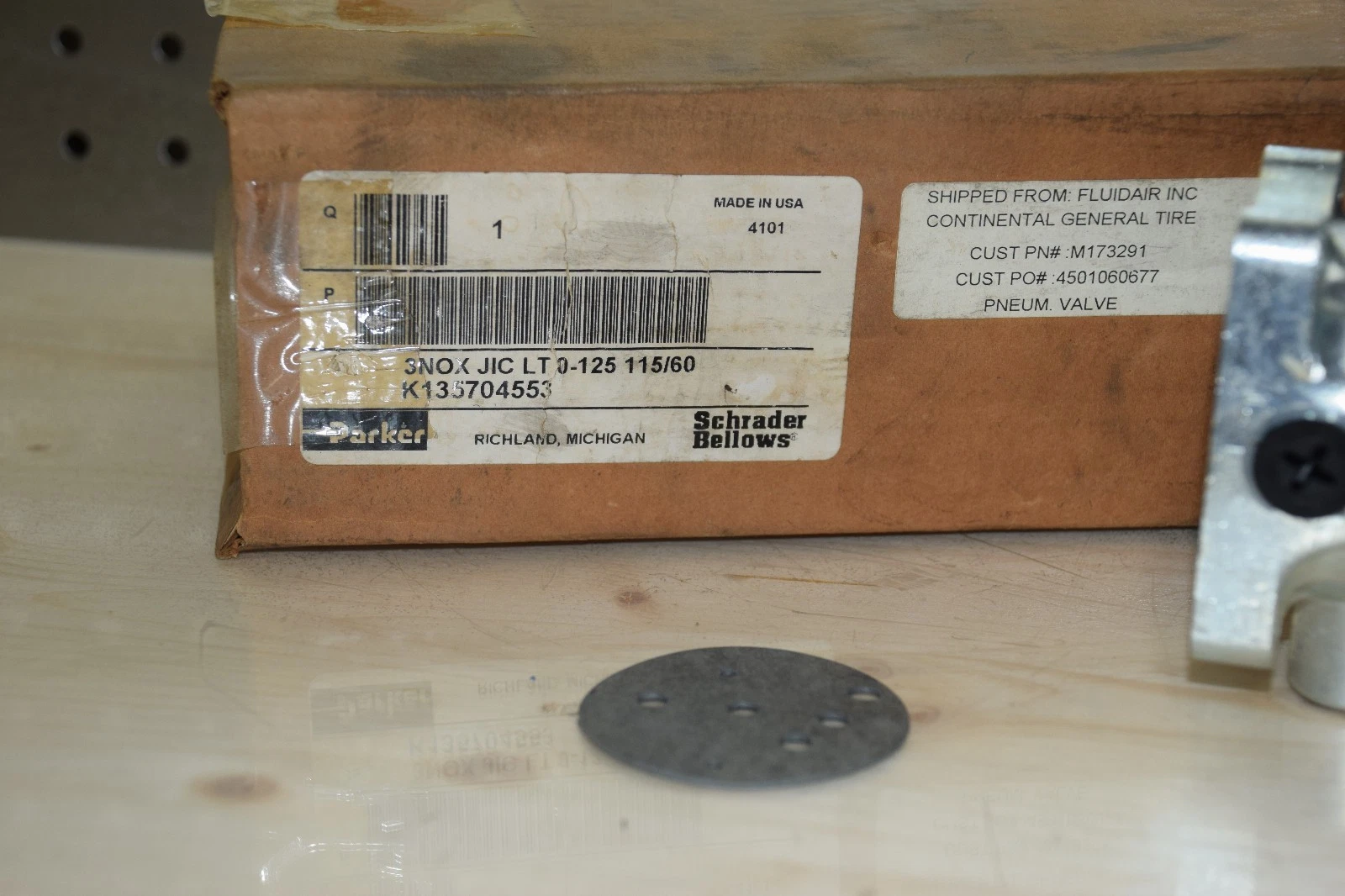 PARKER K135704553 3NOX JIC LT 0-125 115/60Hz PILOT VALVE NEW