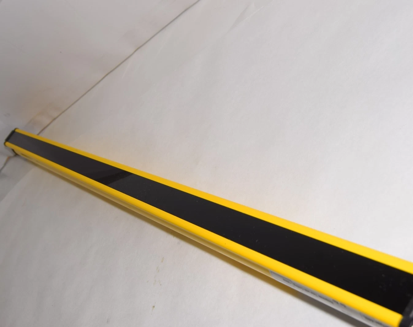 Used Allen Bradley Guardmaster AB Safety light curtain 440L-T4J0960YD Transmitter