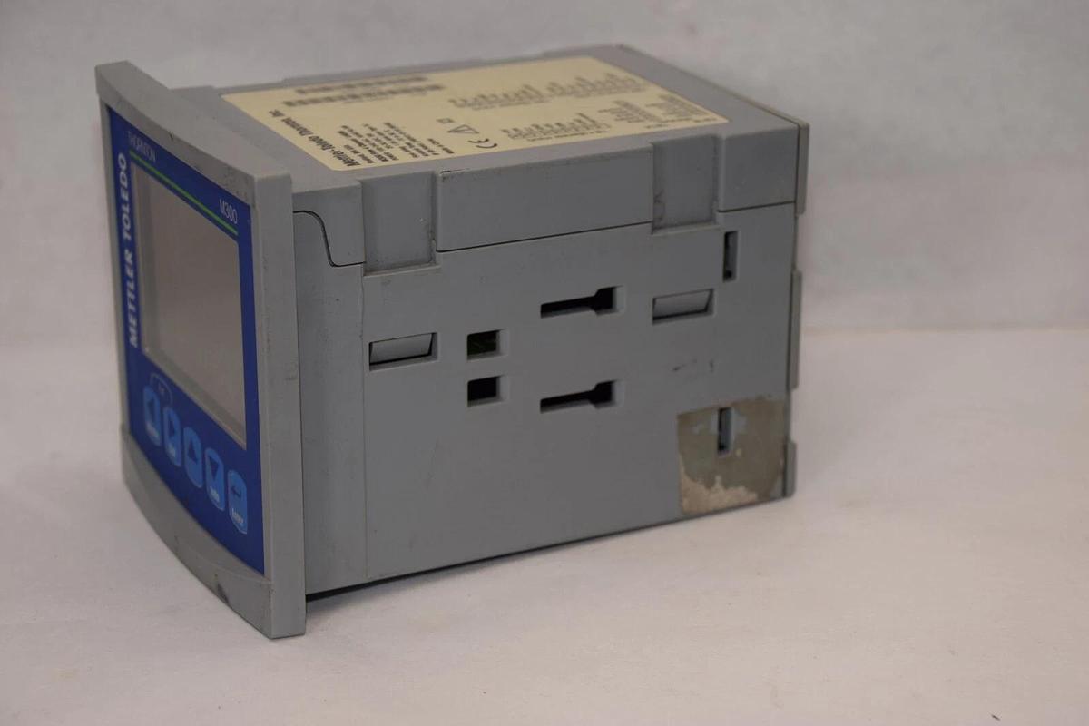 Used METTLER-TOLEDO M300 Flow 4 Channel 1/4DIN 100-240Vac 5W Transmitter