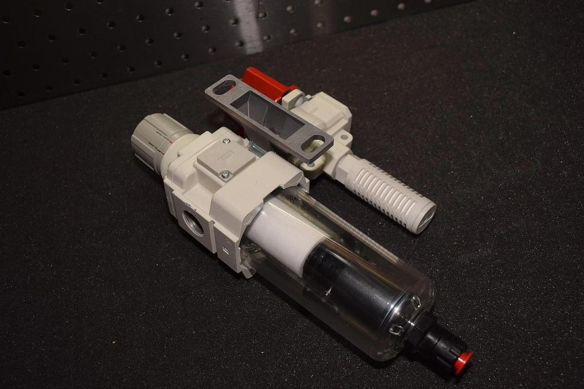 SMC AW40-N04DE-Z-B filter regulator & Pressure Relief VHS40-N04B CS-3272