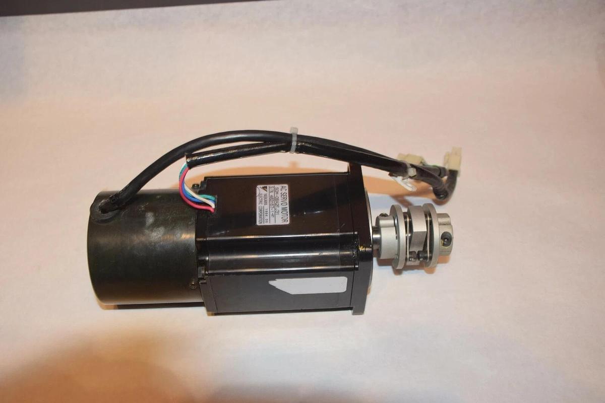 Used YASKAWA ELECTRIC AC Servo Motor  SGM-08A2FJ31   SGM-08A2F J31