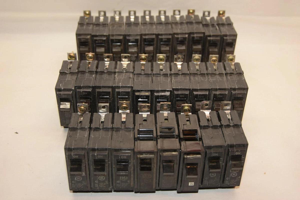 Used (LOT 28) GE GENERAL ELECTRIC 20A Amp A 1P Circuit Breaker *Missing Some Screws*