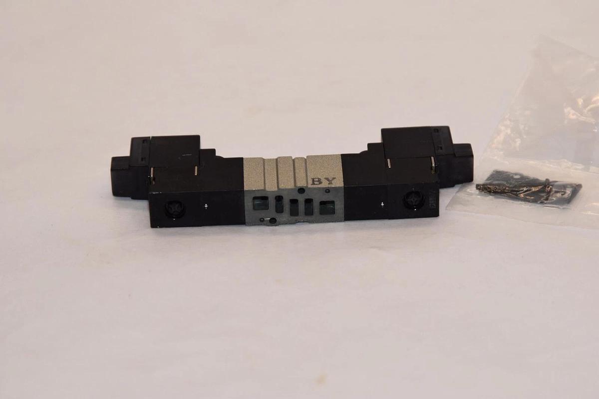 (NEW) SMC NVJ3243-5L0Z 24V Coil Solenoid Valve