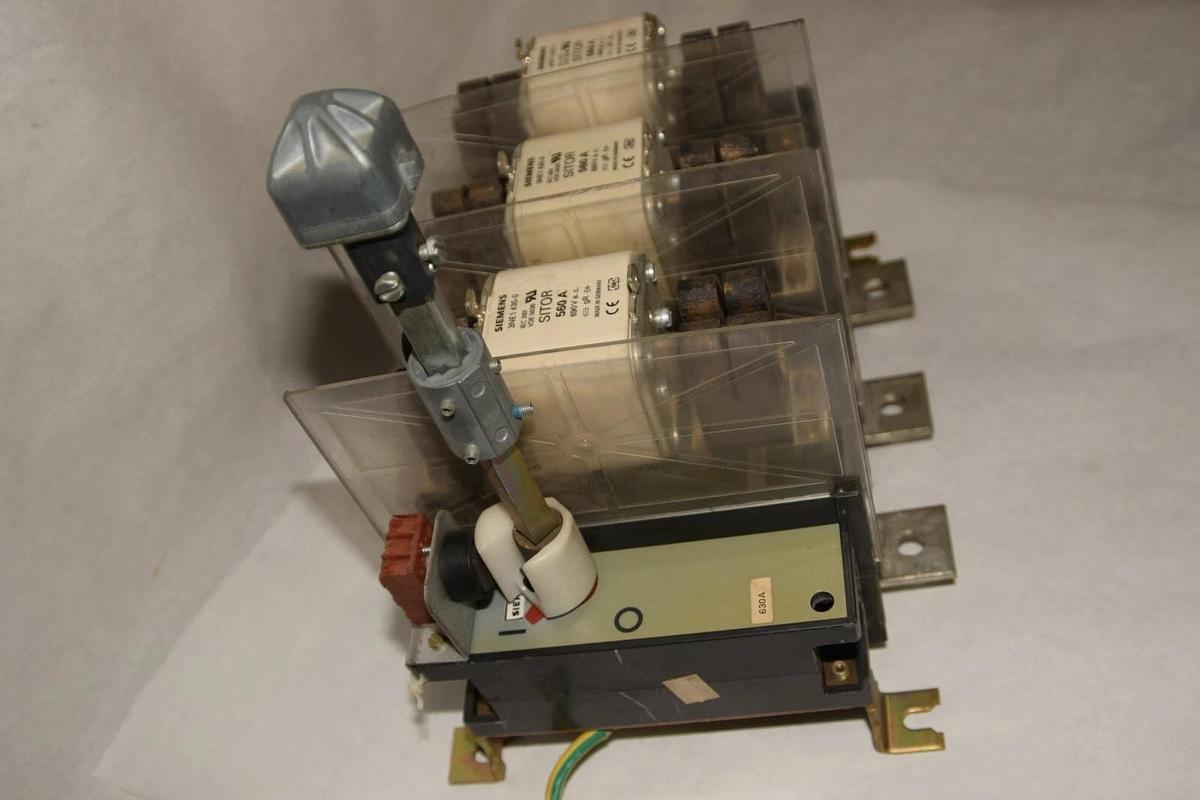 Used SIEMENS 630 Amp Switch Fusible Disconnect with fuse 3KL6130-1AB0  3KL61 30 1AB0