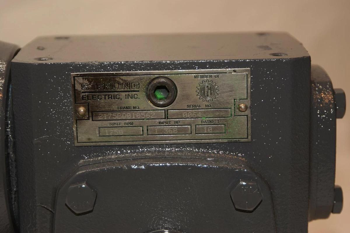 (NEW) STERLING ELEC. 2175BQ010562 10:1 7/8" Shaft Gear Box / Speed Reducer