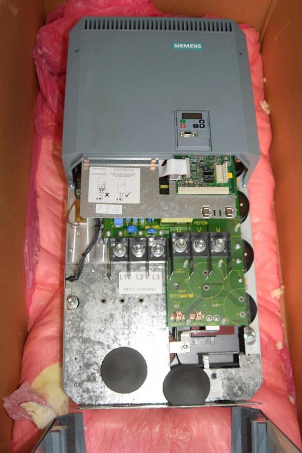 New Siemens Midimaster 6SE9531-4DK40 100 HP Variable Torque drive 380-500V 75 kW