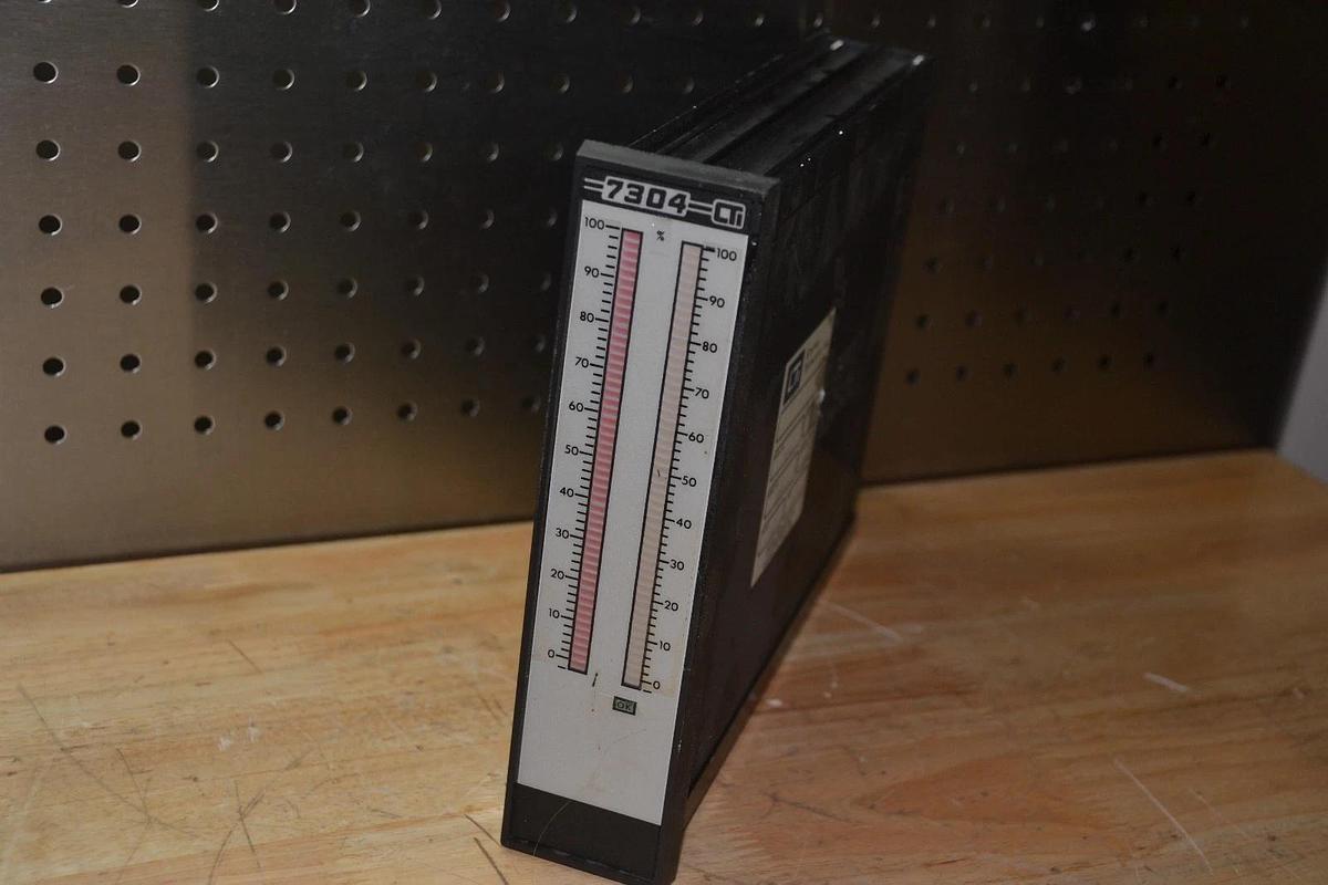 Used CONTROL TECHNOLOGY CTI 7304 110/220VAC OPERATOR INTERFACE DISPLAY STATION