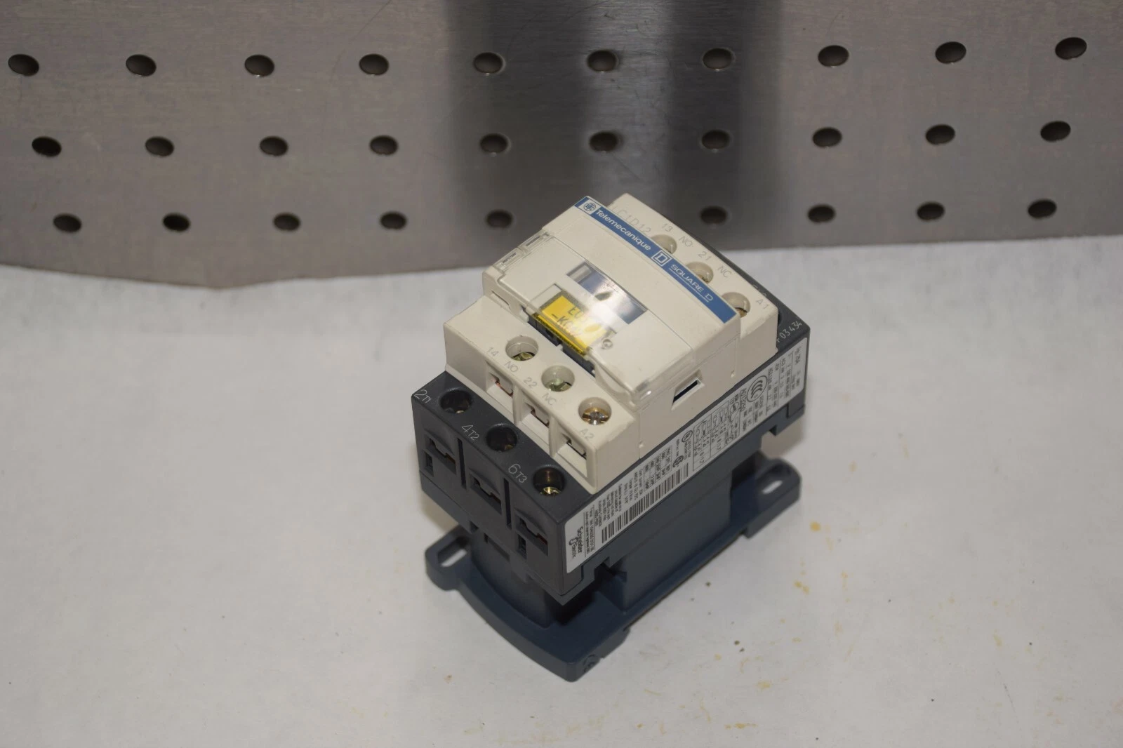 Used SQUARE D / TELEMECANIQUE LC1D12 E05-K042 25A 600V 6kV CONTACTOR