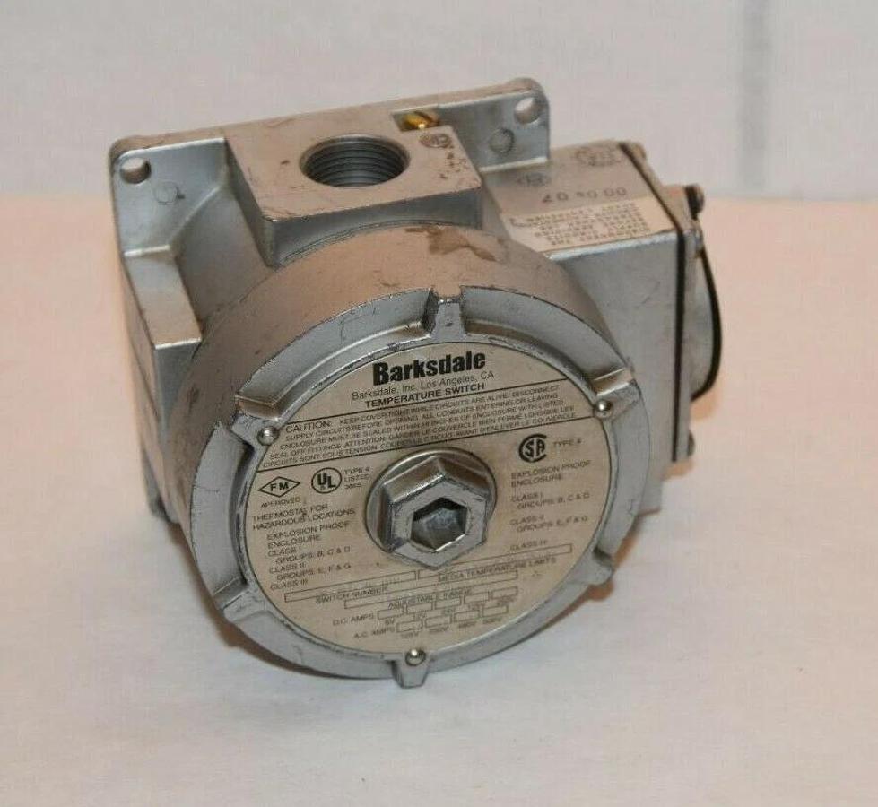 Used BARKSDALE TXR-L2S-10-010 Type 4 Explosion Proof Temperature Switch *head only*
