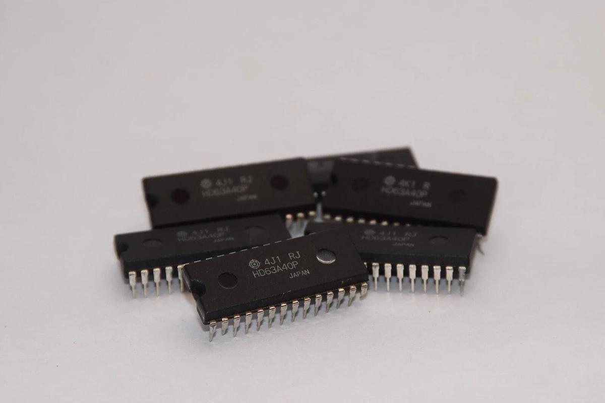 (NEW - Lot of 6) HITACHI HD63A40P 28-Pin Semi-Conductor