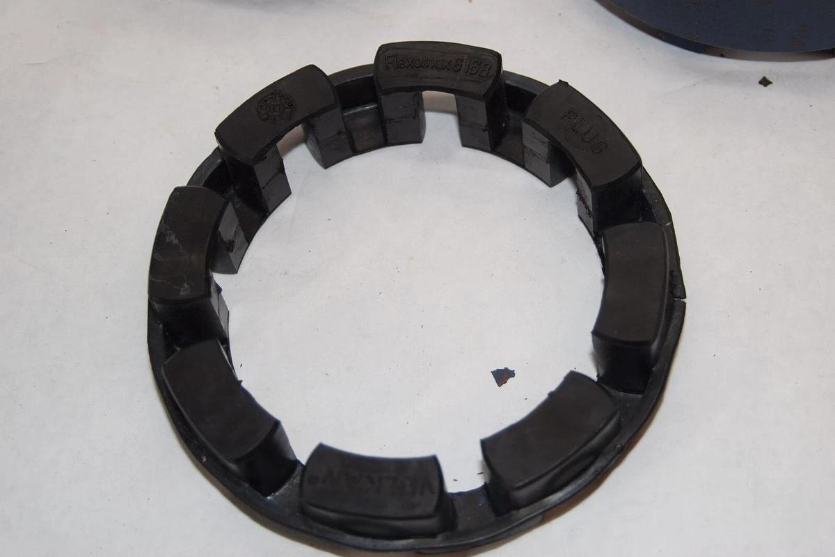 Used NEW VULKAN IR 39593322 GE168 PB85 392D 1G0168E50 2-1/8" 1-31/32" Flex Coupling