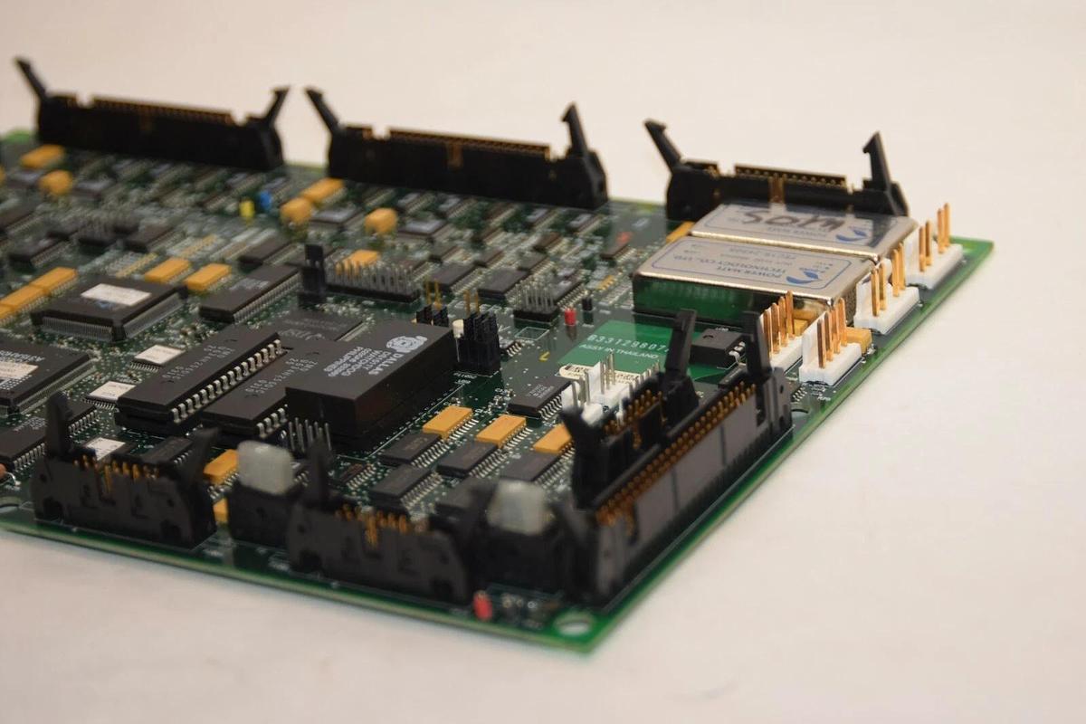 Used EMERSON / LIEBERT 02-810001-00 02_810001_00 PCB Circuit Board