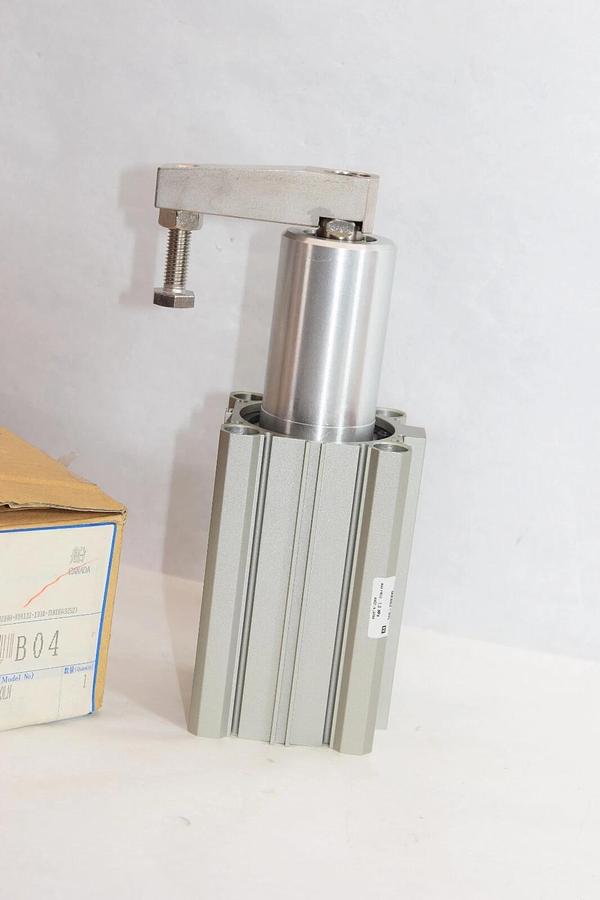 (NEW) SMC MKB63-50L Rotary Clamp Cylinder