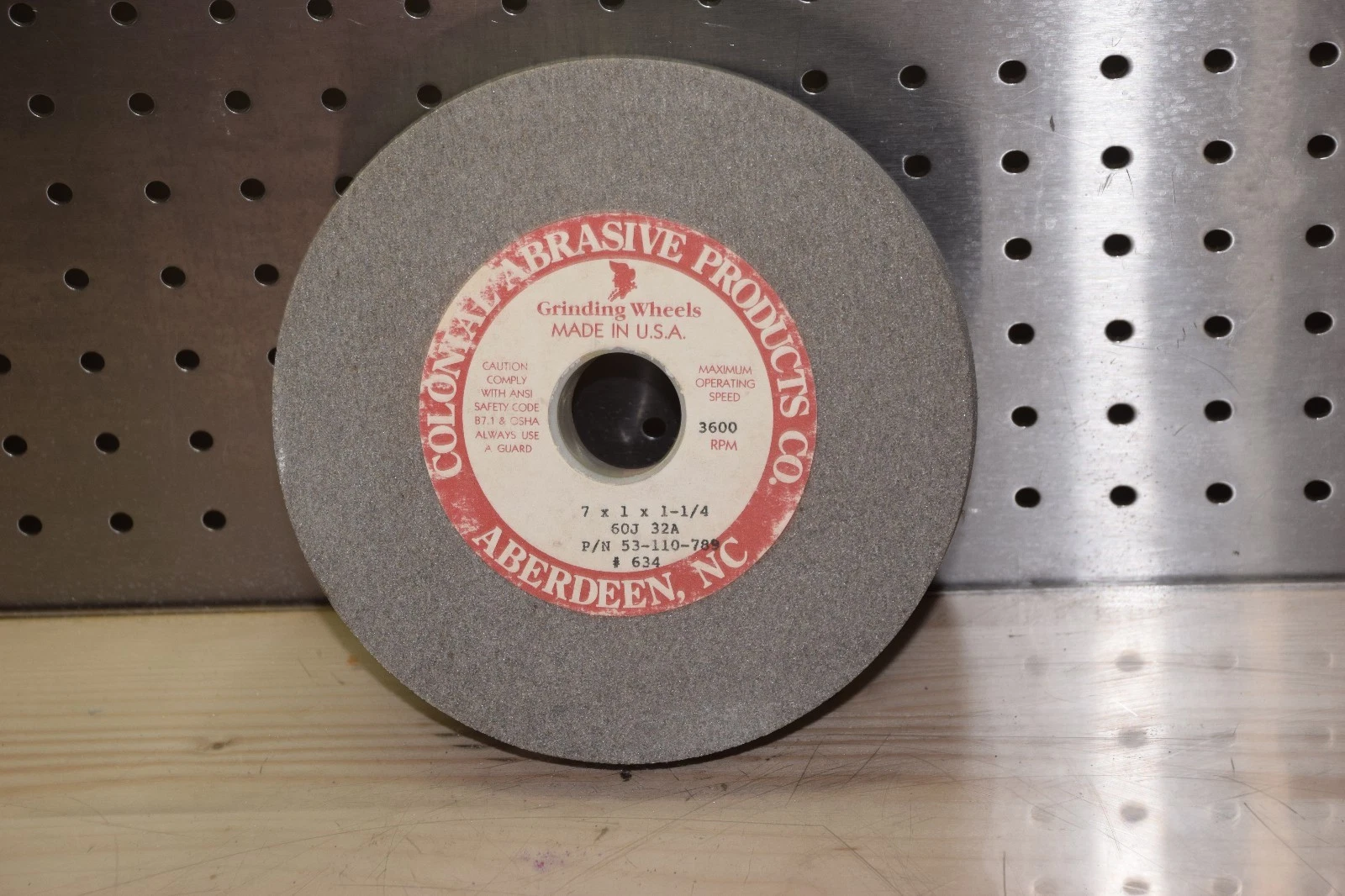 Colonial Abrasive 53-110-789, 60 J 32A Grey Grinding Wheel 7" x 1" x 1-1/4"