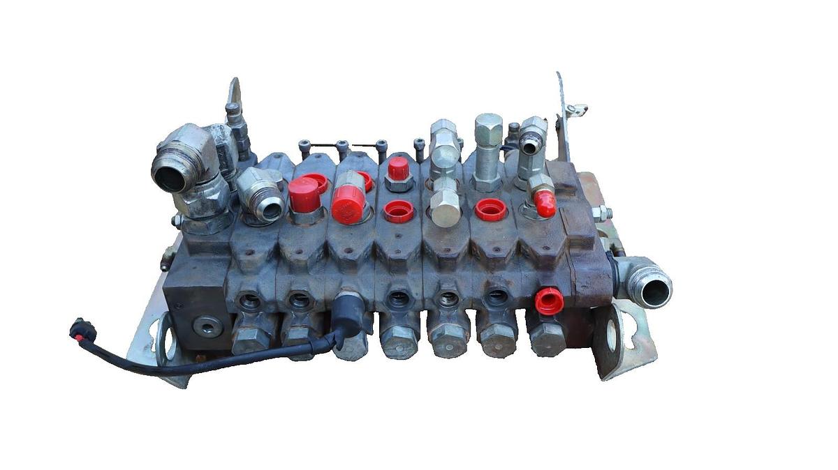 Used Altec 352-20070 , 35220070 , DB5195.800 Hydraulic Valve Block 7 Spool