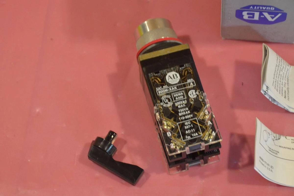 ALLEN BRADLEY 4 POSITION SELECTOR SWITCH 800MR-NK2QBK SER.C NEW