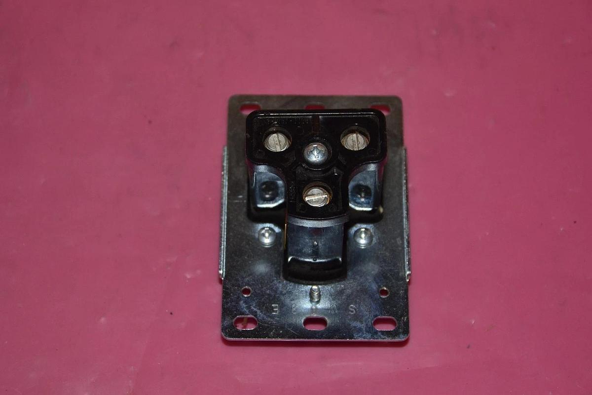 Used PASS & SEYMOUR RECEPTACLE AL-CU 75 DEGREES CELSIUS